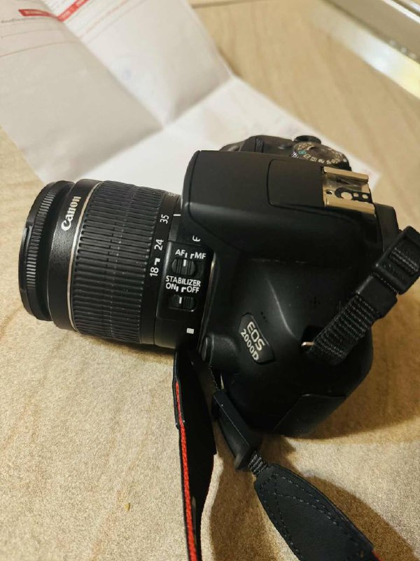 Фотоаппарат Canon 2000D