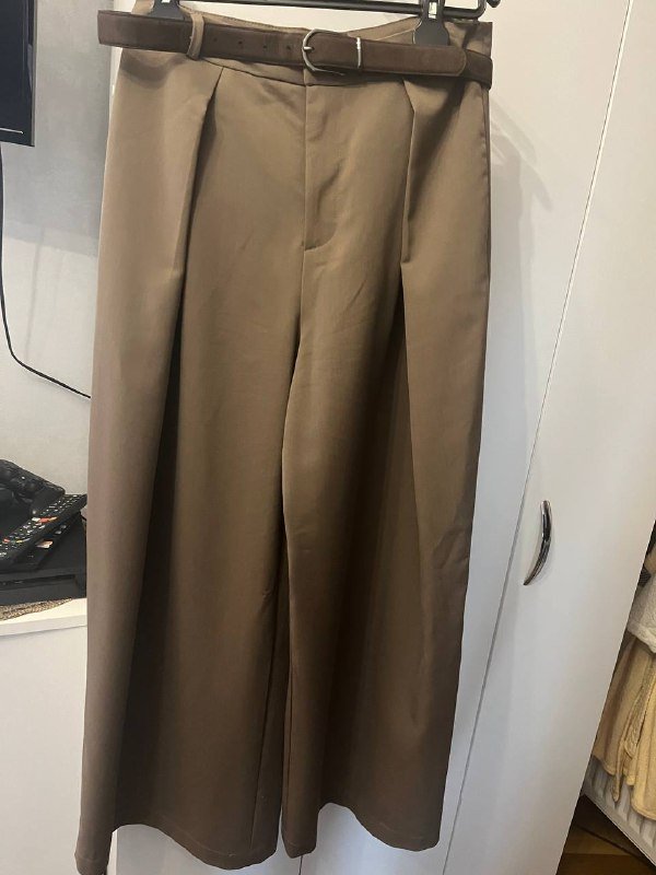 Stradivarius, Zara, Levis светлые, Mango джинсы, Levis темные