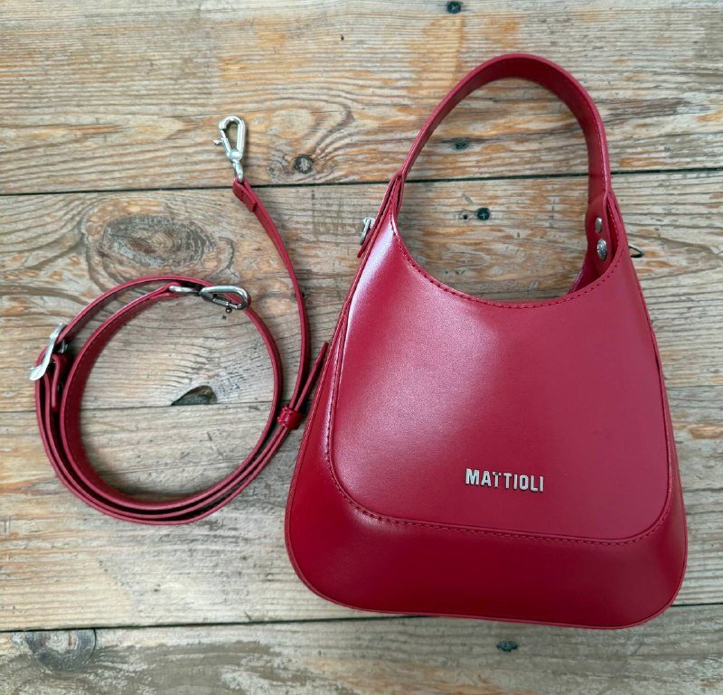 Сумка Mattioli, жакет Zara, рубашка, платье Lime, джинсы Levi’s, сумка Converse