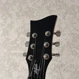 Червона електрогітара Höfner Shorty 4