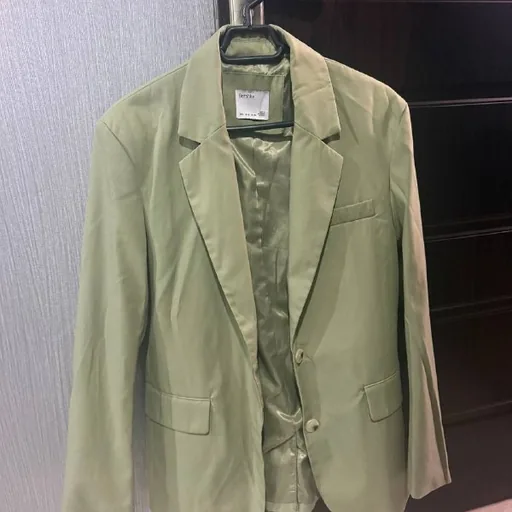 Пиджак Bershka, пиджак Zara, кофта Zara, брюки Zara