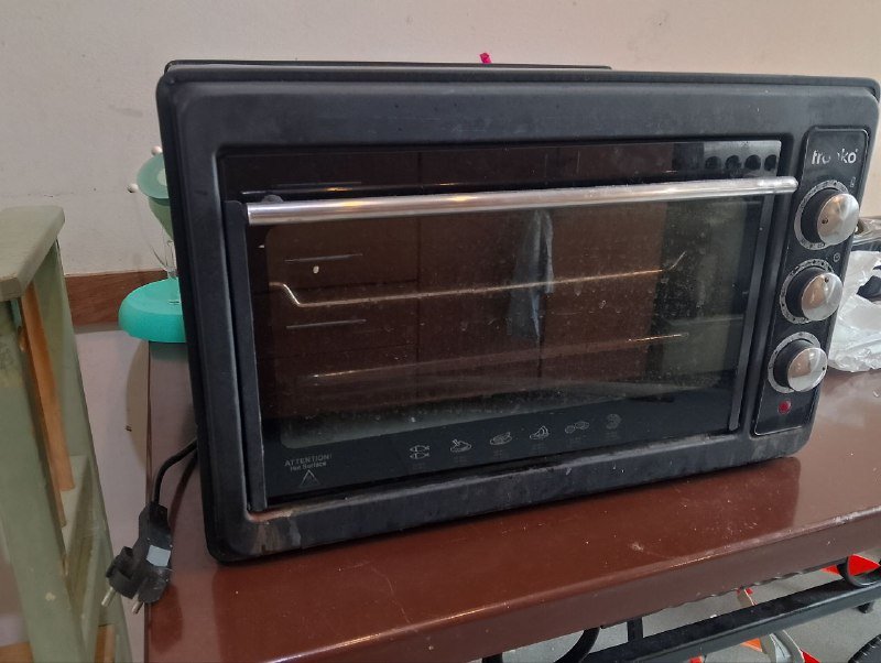 Электрическая духовка с противнем и решеткой 2