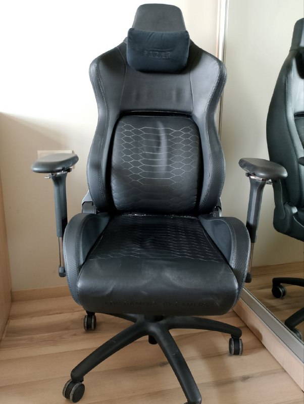 Кресло Razer Iskur из искусственной кожи 3