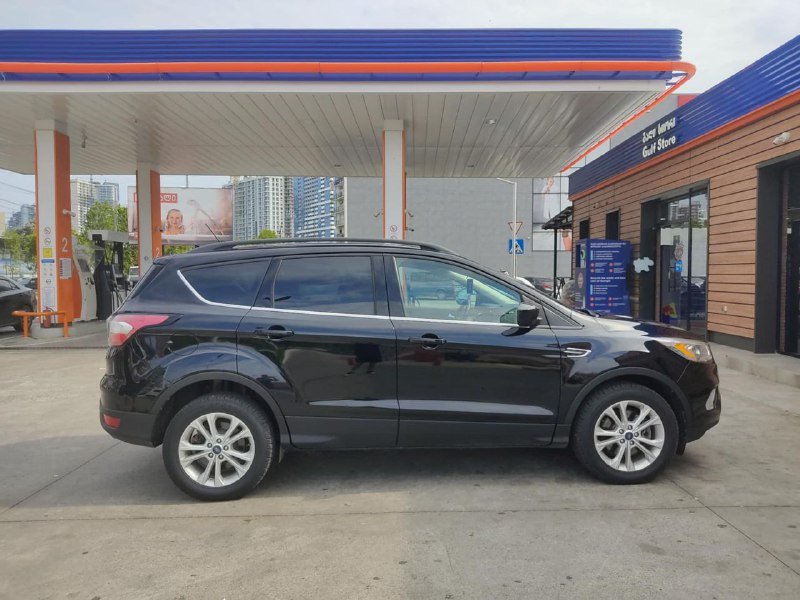 Ford SUV черный 2