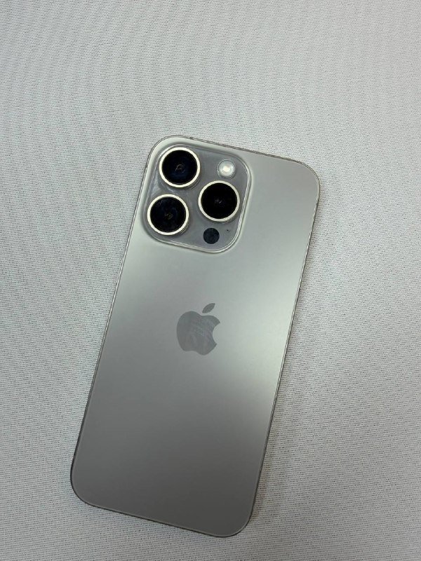 iPhone 15 pro, 128 ГБ, с зарядкой и 2 чехлами