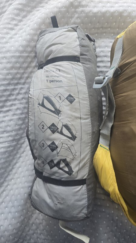 Палатка Forclaz ultralight 900, спальник, пенка, треккинговые палки