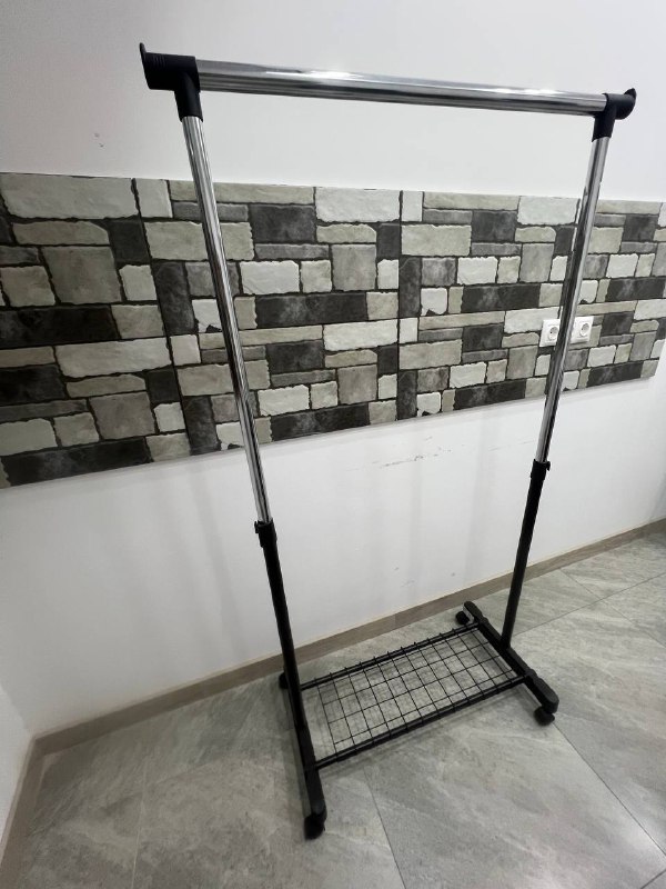 Ноутбуки, планшет Samsung, офисный стул, рейл, столы 3