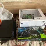 Игровой ПК с двумя мониторами, клавиатурой, мышью 4