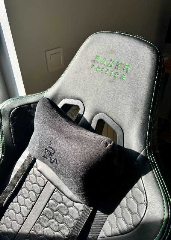 Монитор BenQ GW2490, стол Bofigo, вентилятор Deerma, зеркало Koopman, кресло Gaming chair RAZER LEGEND 8