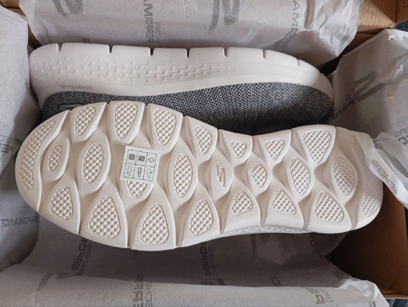 Новые кроссовки Skechers 40.5/41 размер 3