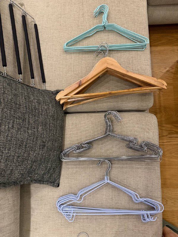 Вешалки металлические, деревянные разного вида 2