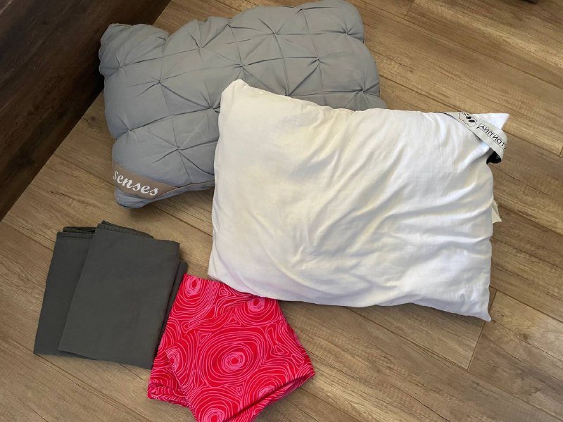 Полотенца для лица, банные, подушки с наволочками