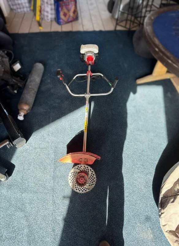 Барные стулья, бочка деревянная, двери, светильники, динамики, косилка, электронагреватель 7