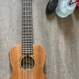 Укулеле UMA UK-05SC+EQ 1