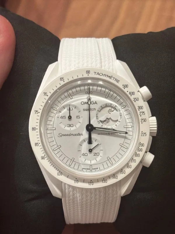 MoonSwatch Mission to Moonphase 1