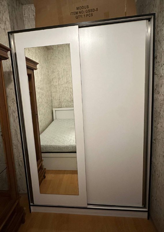 спальный гарнитур, деревянная однодверная витрина 3