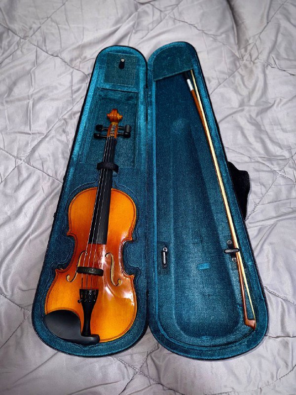 Скрипка со смычком, канифолью и чехлом