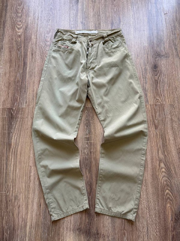 Штаны Diesel, футболка Patagonia, джемпер Napapijri, джинсы Carhartt, шорты Lonsdale, футболка Men of Mayhem, футболка Roberto Cavalli, бананка Eastpak, мессенджер The North Face
