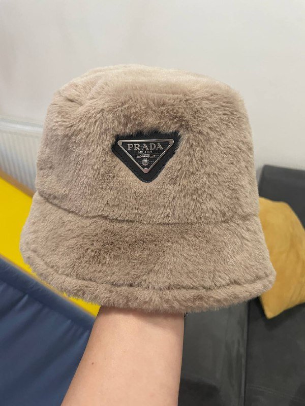 Шапка Prada