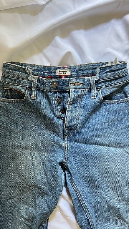 кроссовки Nike, майка Levi’s, кофта Tommy Jeans, платье Bershka, штаны Vans, тишка, мерч Simpsons, джинсы Tommy Jeans, юбка house of holland 9