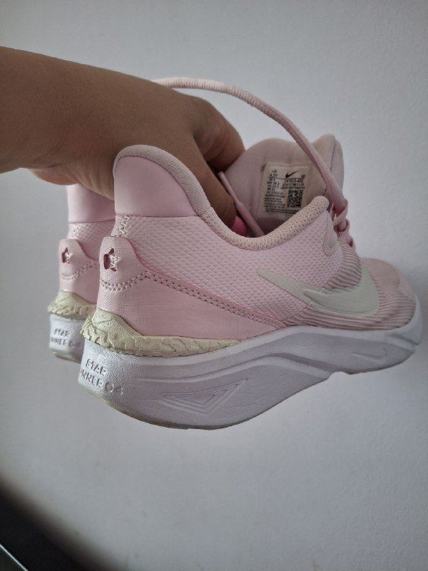 Кроссовки Nike р.36,5 2