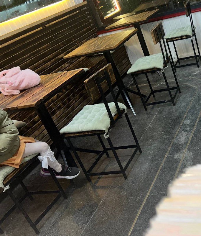 3 деревянных стола и 5 стульев 2