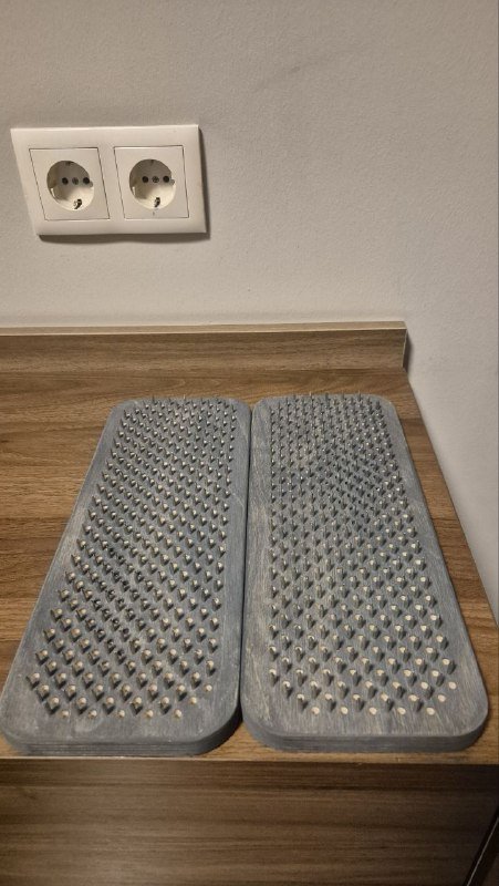 Доска садху для практики стояния на гвоздях