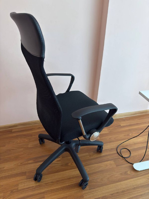 Стул Jysk BILLUM black mesh 2