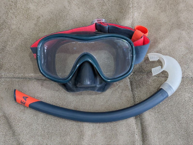 Монокуляр Levenhuk Atom 10–30х30, пазл Trefl Мандалорец, маска для снорклинга Decathlon 3