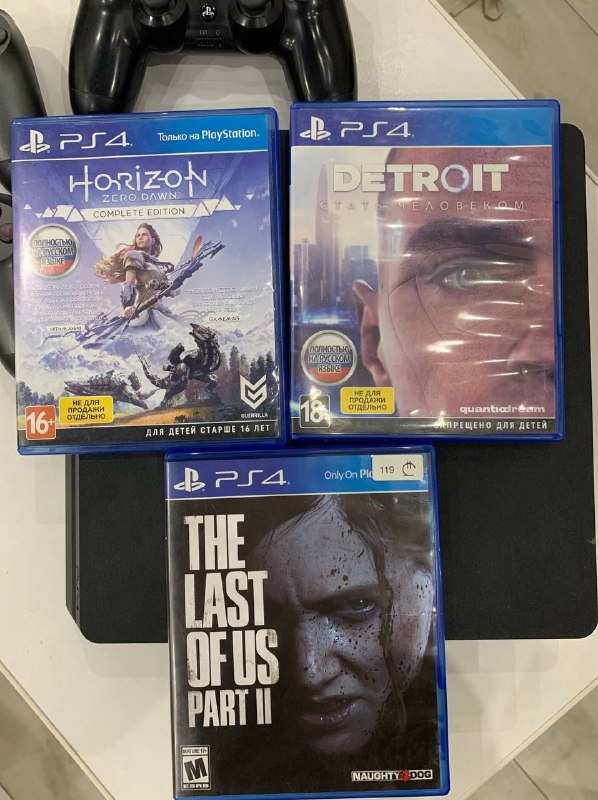 PlayStation 4 Slim 1TB with 4 games and controllers 2