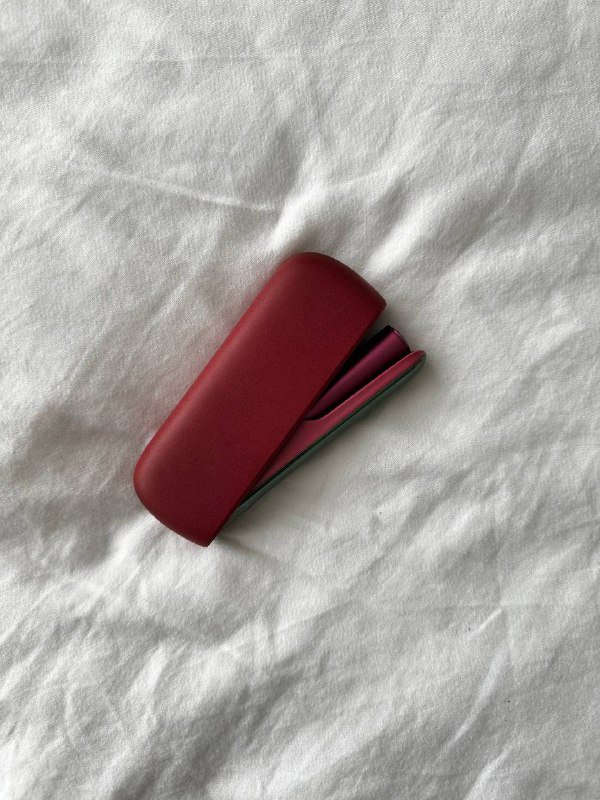 IQOS ILUMA красный с зелёной панелью 2