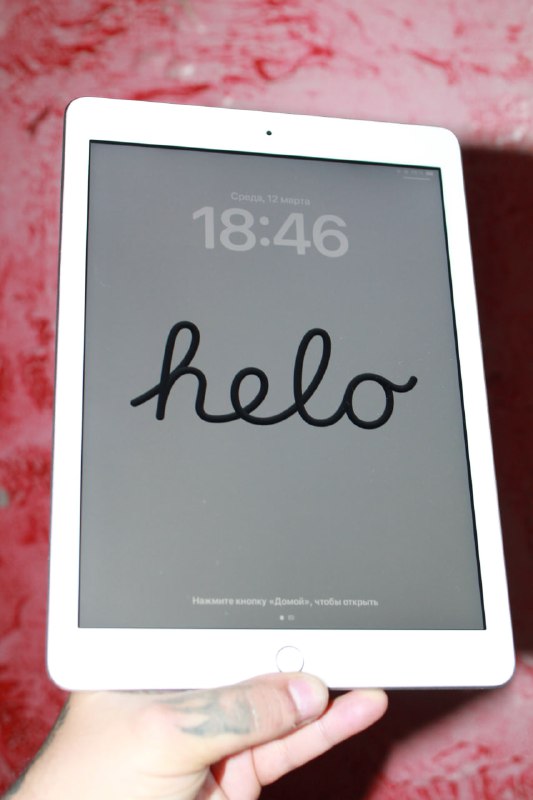 iPad 6th generation 32GB Silver, iPhone 11 128GB White