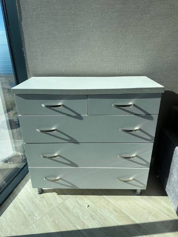 Комод, комод с зеркалом, стул