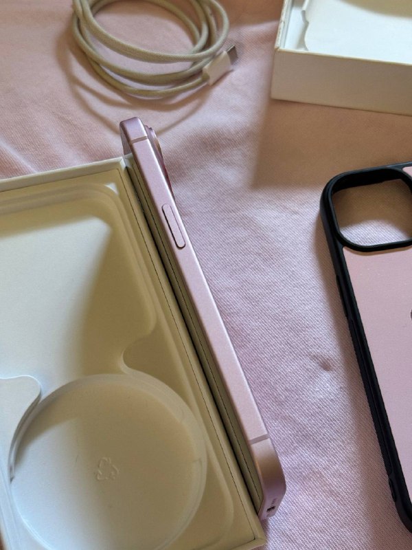 iPhone 15 128GB Pink 2