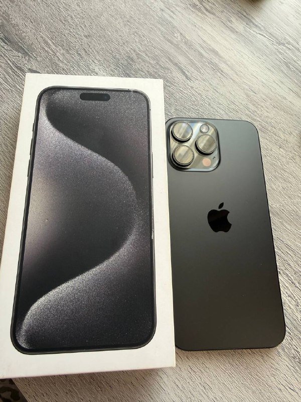 iPhone 15 Про Макс 256 ГБ с чехлами