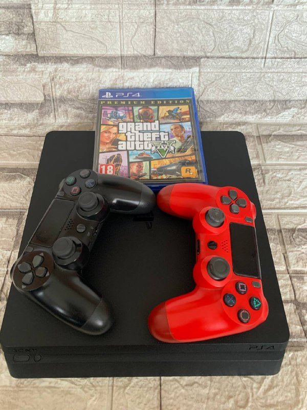PlayStation 4 Slim 500GB, 2 джойстика, игры