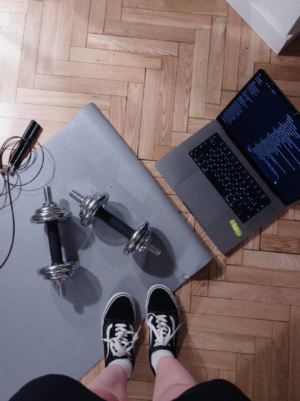 Коврик для тренировок, гантели, скакалка, перчатки, топ Oysho 5