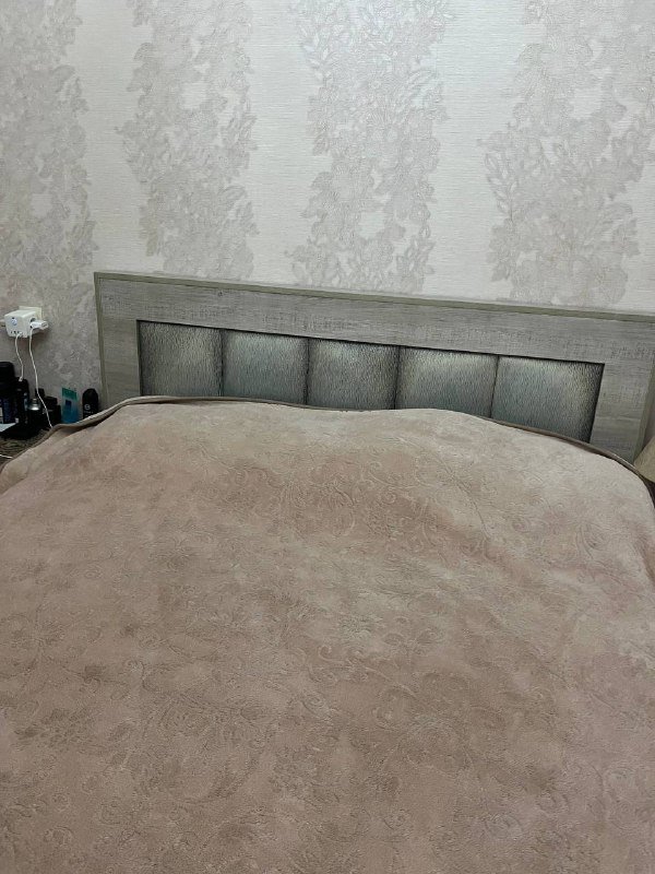 обеденный стол, кровать с матрасом, стулья, стиральная машина 5