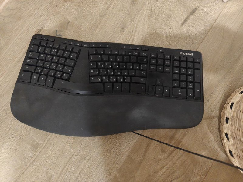 эргономичная клавиатура Microsoft