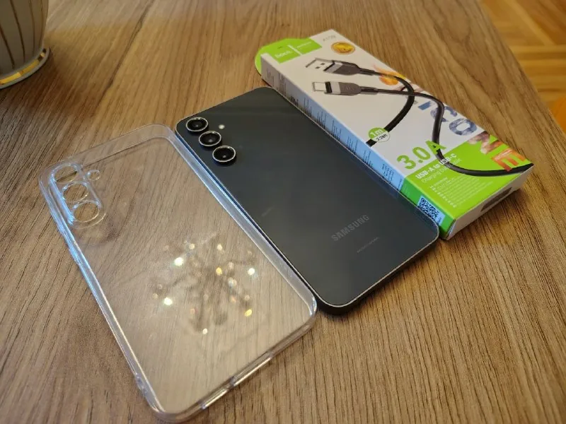 Samsung S23 FE 1