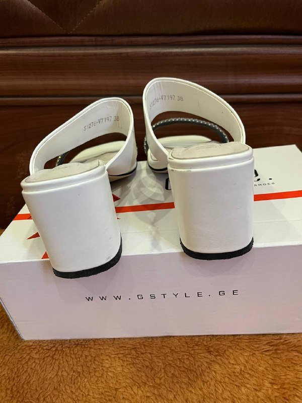 Белые женские туфли с декором, размер 38 3