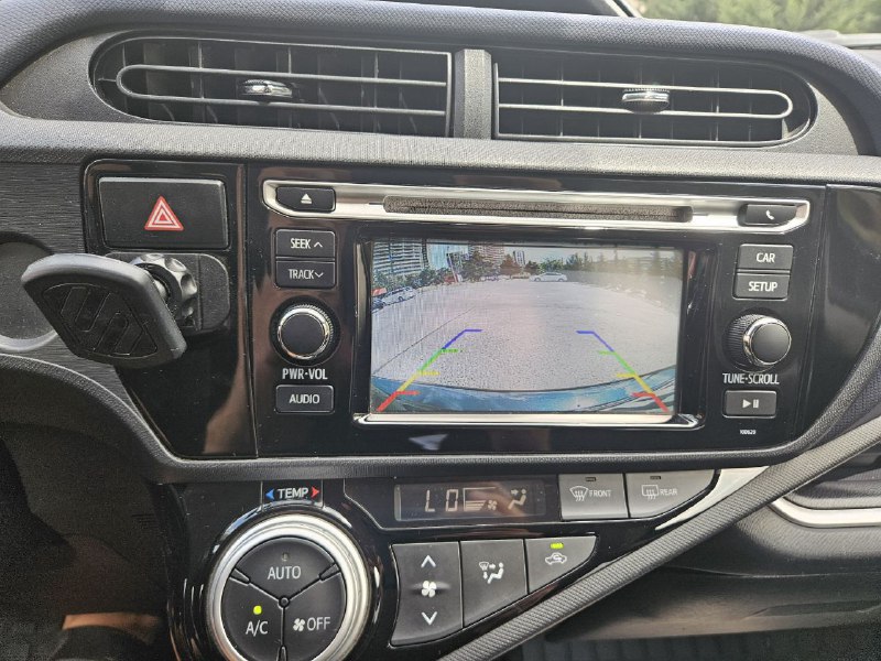 Toyota Prius C Hybrid 2016 3