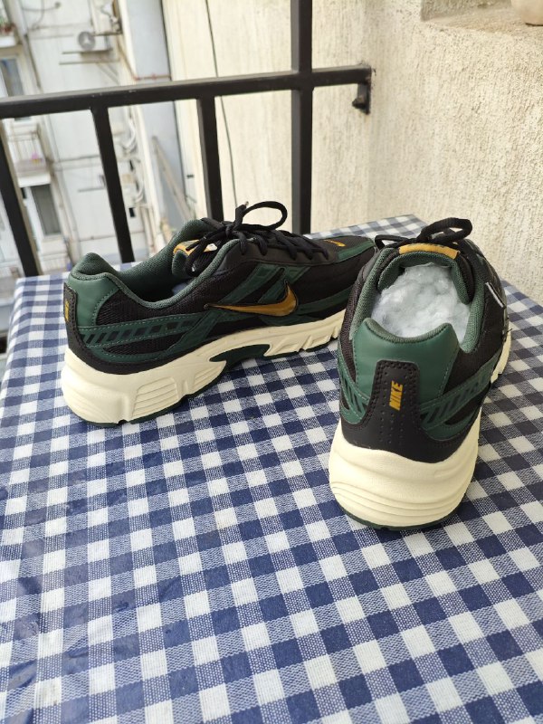 Мужские беговые кроссовки Nike Men's Initiator HQ3611-010 3