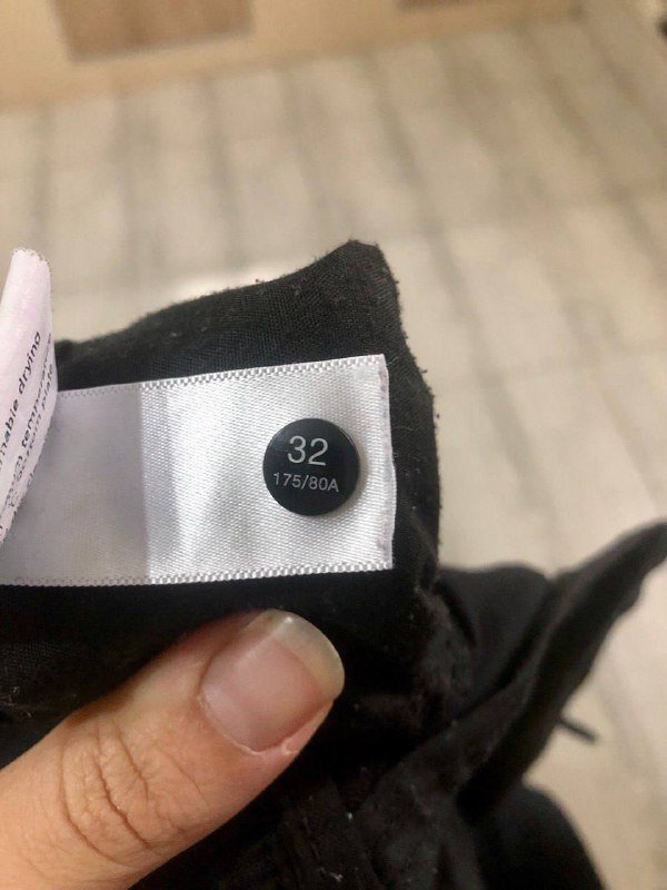 Жилет, брюки, детская обувь, купальник, черные тапочки 5