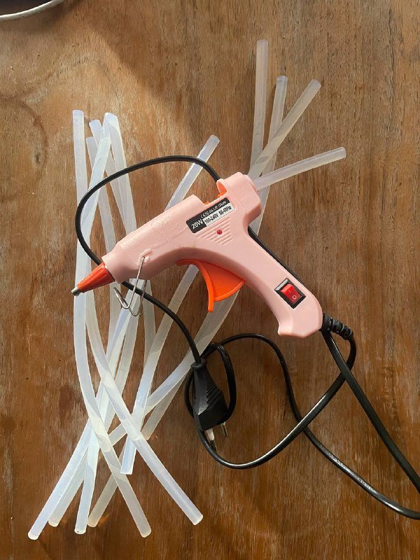 Коврик для фитнеса, деревянные палочки, клеевой пистолет 2