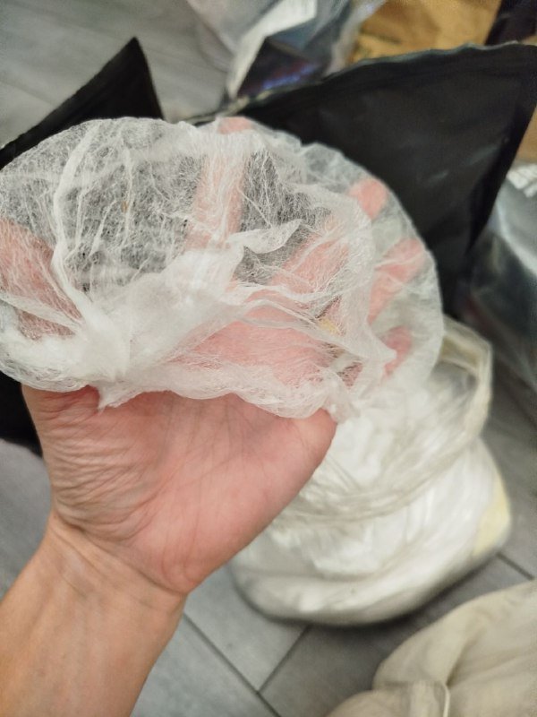 Форма для яиц пашот, пластиковый тазик, гирлянда, бутылка для масла, шапочки одноразовые, часы настенные, пицца-нож, полотенца, коробка для чайных пакетиков, таблетки эспрессо 5