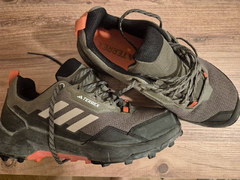Трекинговые ботинки Terrex 42 размер