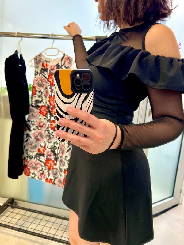 Женское платье с прозрачными рукавами новое