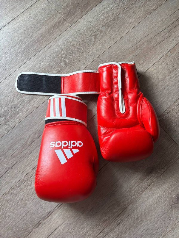 Боксерские перчатки adidas 3