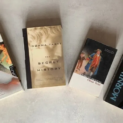 Книжки на английском, The Secret History, Oliver Twist, Morning Star